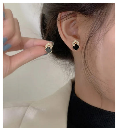 Elegant Black Square Stud Earrings